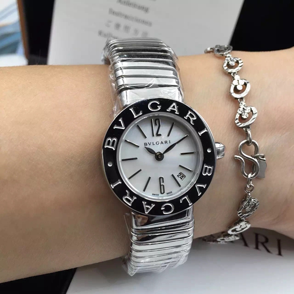 ブルガリ時計正面デザイン